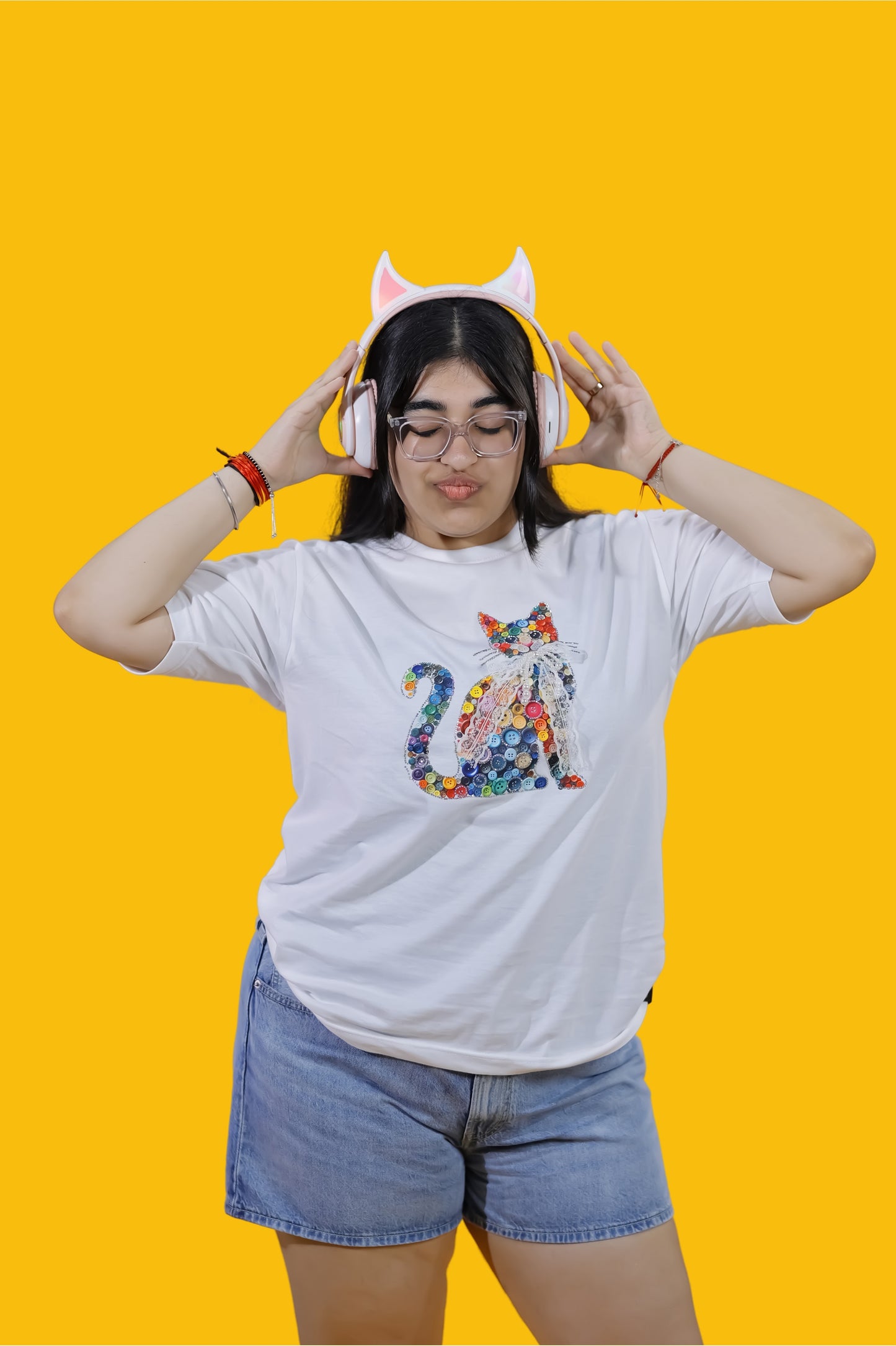 Color Button Cat Graphic T-Shirt
