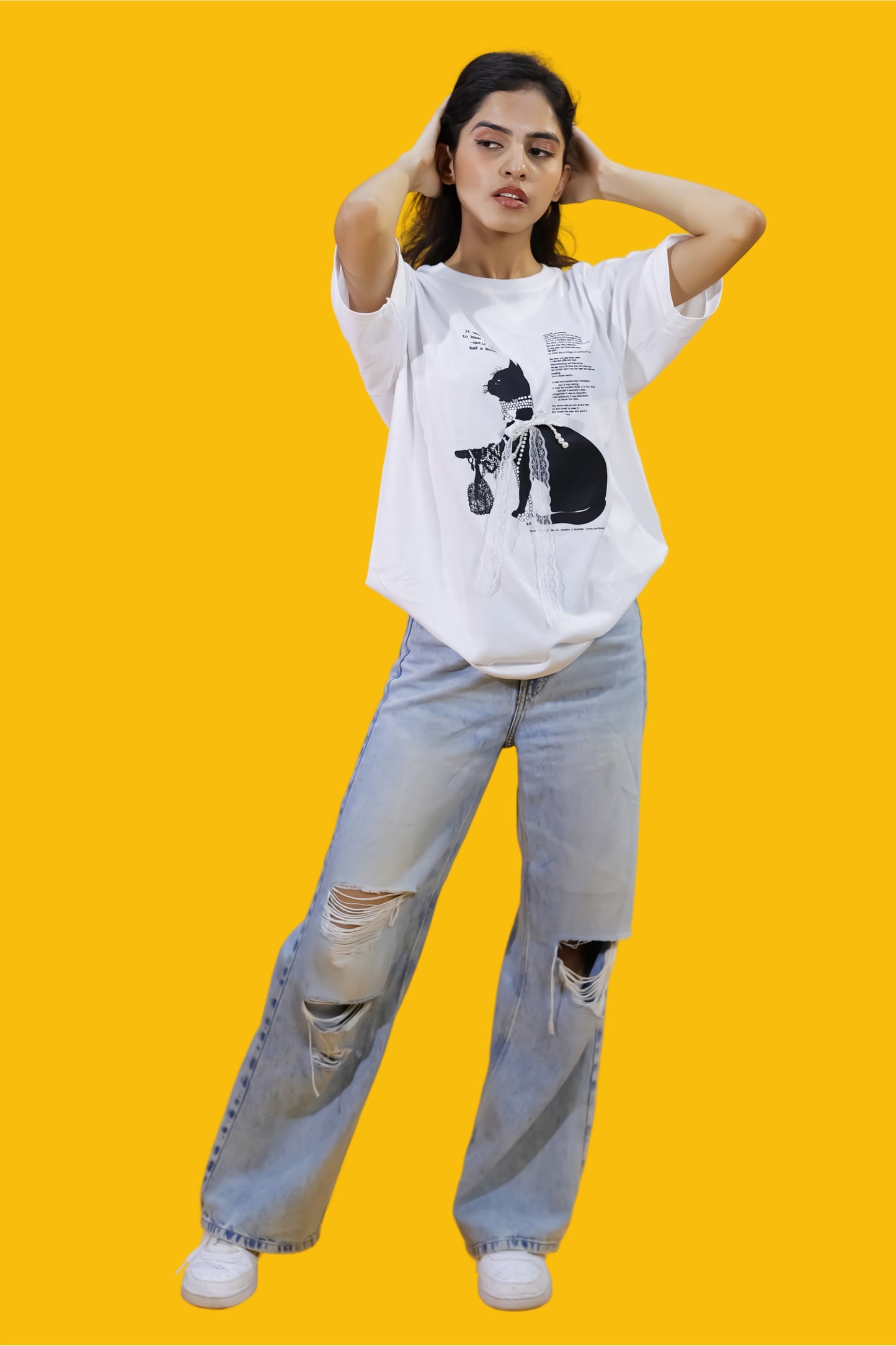 Elegant Cat Graphic T-Shirt