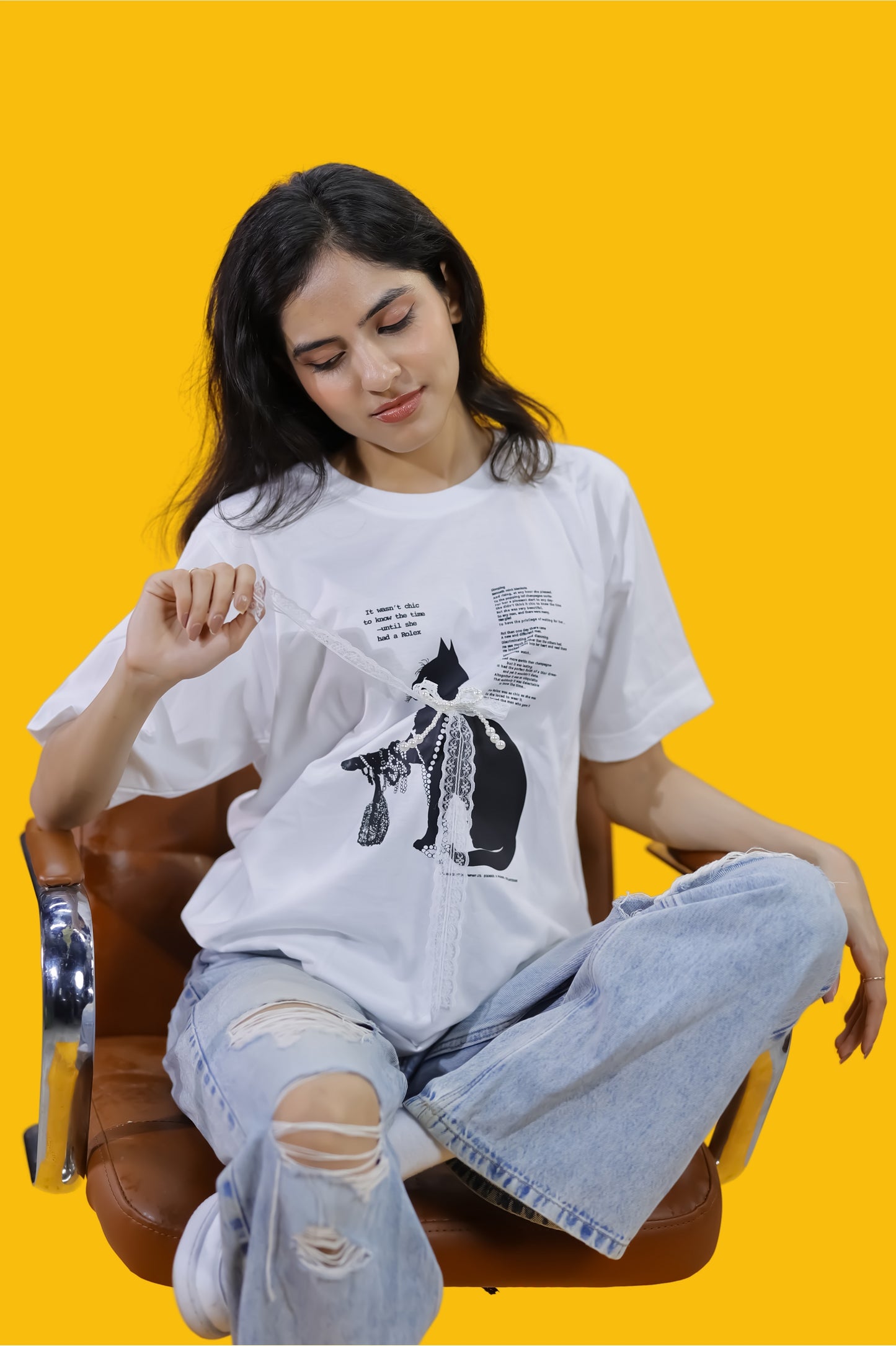 Elegant Cat Graphic T-Shirt