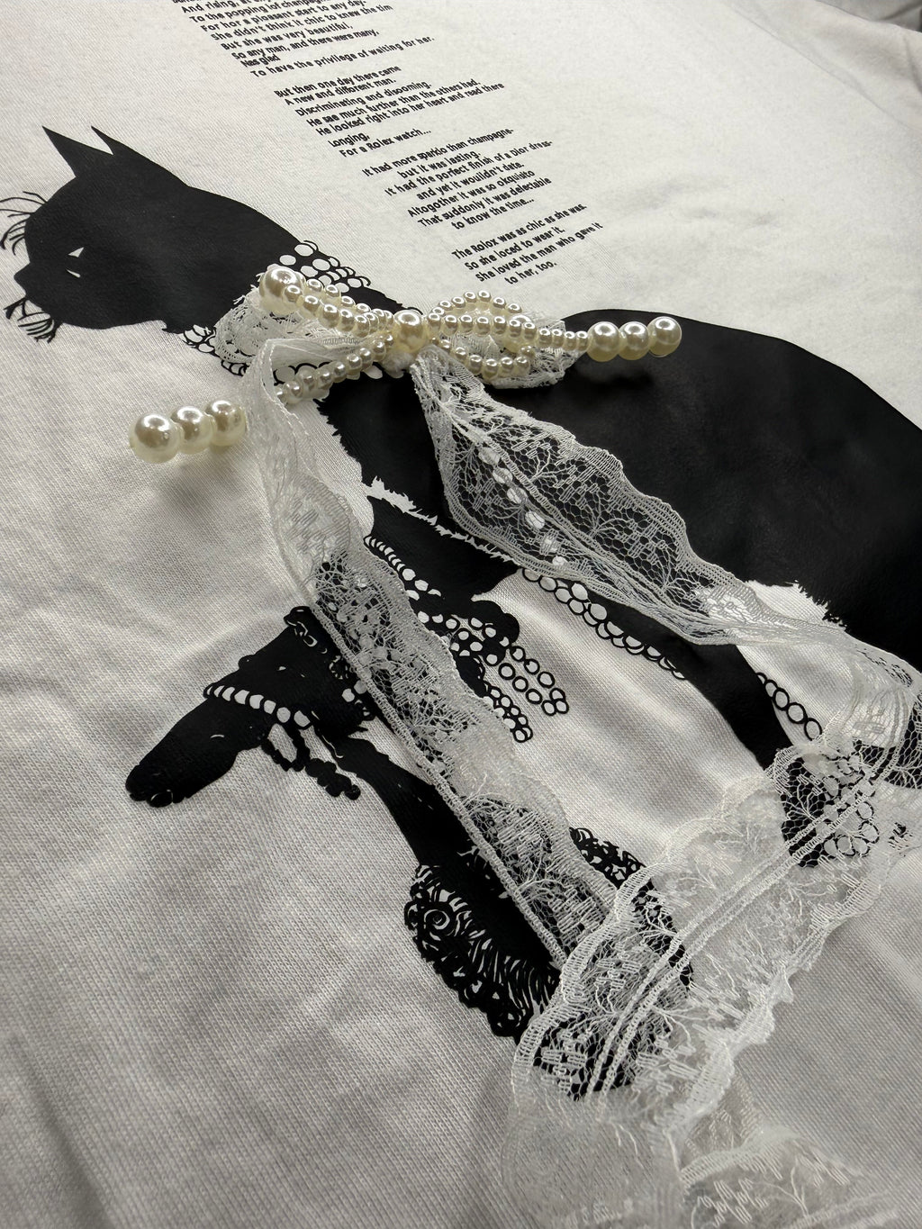 Elegant Cat Graphic T-Shirt
