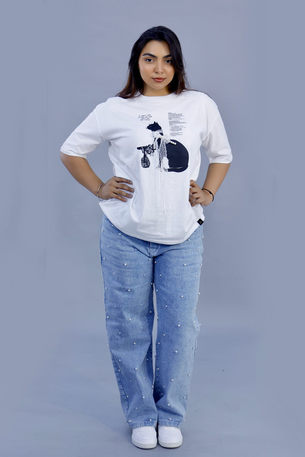 Elegant Cat Graphic T-Shirt